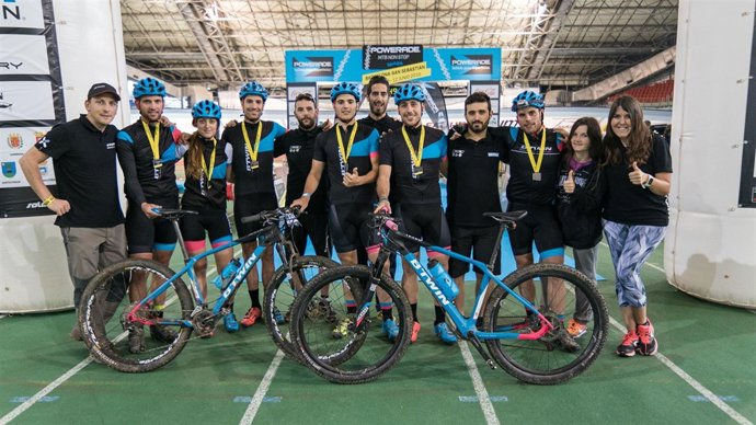 Equipo de Btwin que participó en la Barcelona-San Sebastián