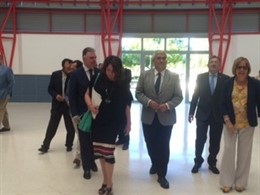 El rector de la UHU y los consejeros de Economía y Educación