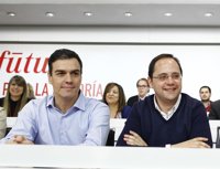 Luena vio a Rajoy como "un político desfasado" y que "ha estado acostumbrado a cobrar en negro"