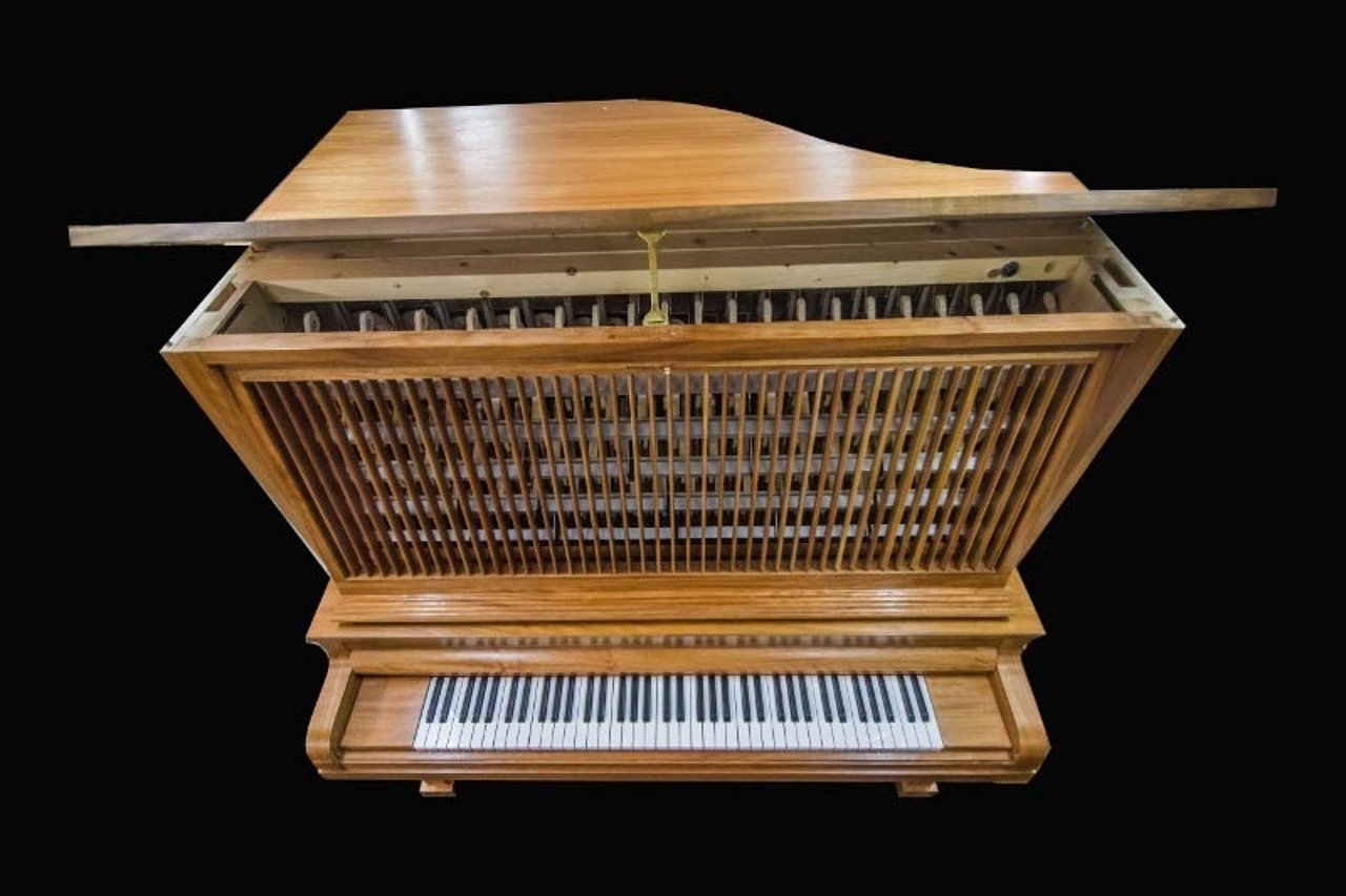 Un barcelonés crea el diáphano, un nuevo instrumento de teclado