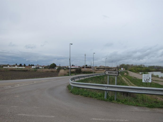 Carretera de acceso a Novillas