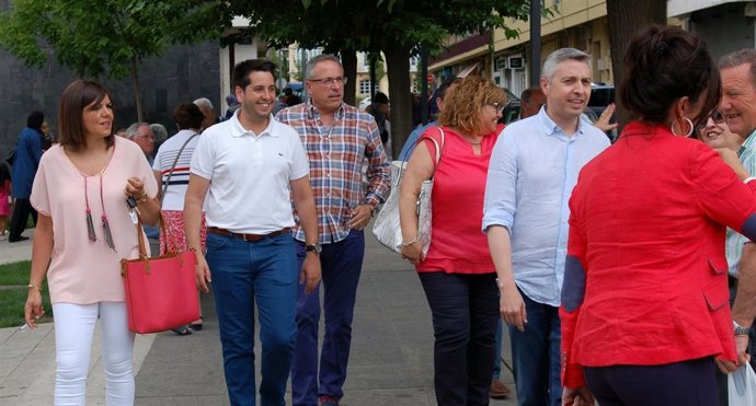 El candidato al Senado Martínez-Aldama analiza pensiones en Arnedo