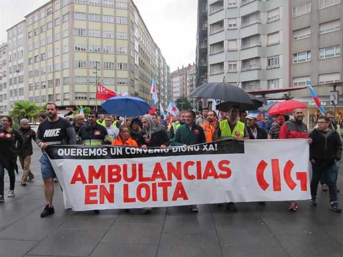 Conductores de ambulancia se manifiestan en Santiago