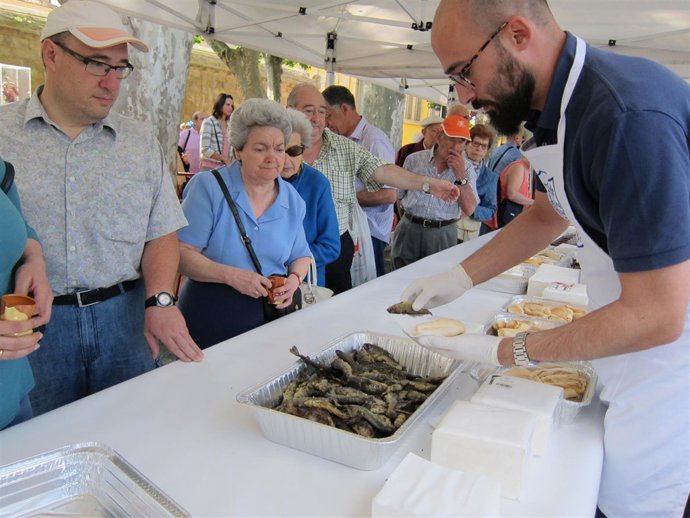 REPARTO PEZ, PAN Y VINO EN LOGROÑO 2016