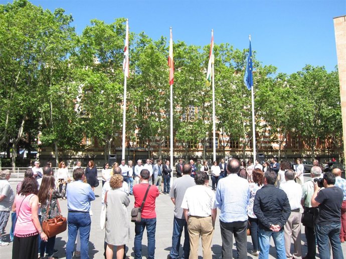 Concentración por atentados de Orlando en el Ayuntamiento de Logroño