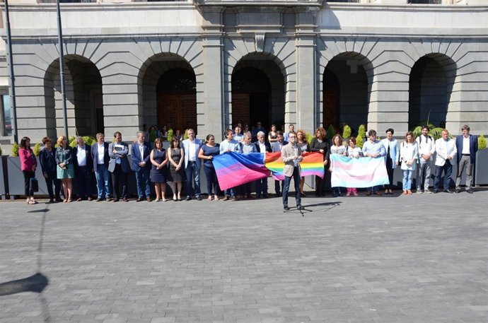 NOTA DE PRENSA Y FOTOGRAFÍA: MINUTO DE SILENCIO ORLANDO