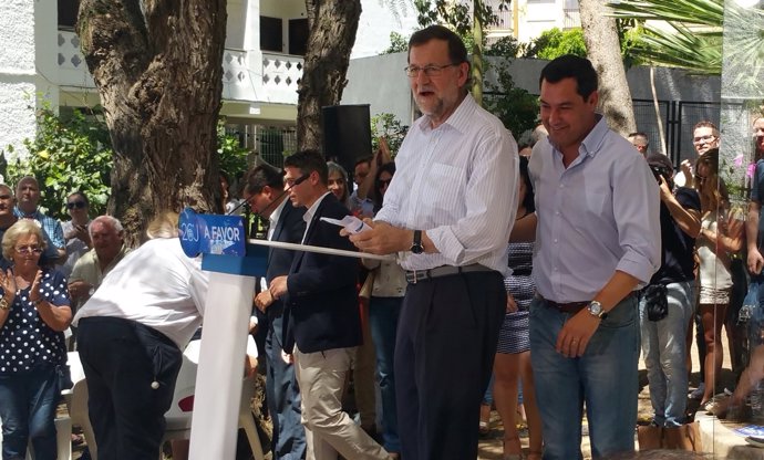 Rajoy y Moreno, en un acto del PP este martes en Roquetas de Mar