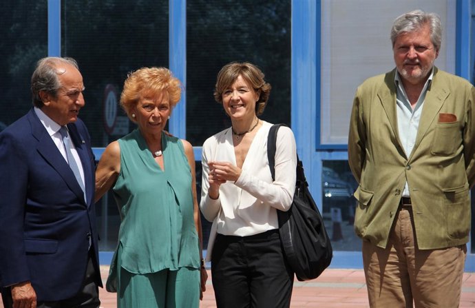 García Tejerina y Méndez de Vigo visitan Grupo Siro en Venta de Baños