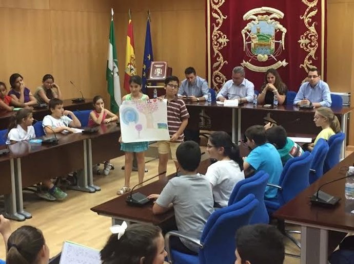 Un grupo de niños durante la celebración del Pleno Infantil