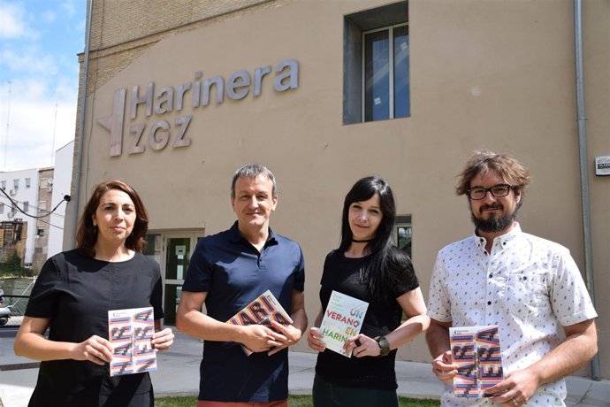 El concejal Rivarés y los responsables y coordinadores de la Harinera ZGZ.