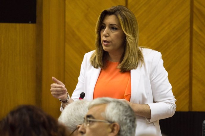Susana Díaz contesta a la oposición en el Parlamento