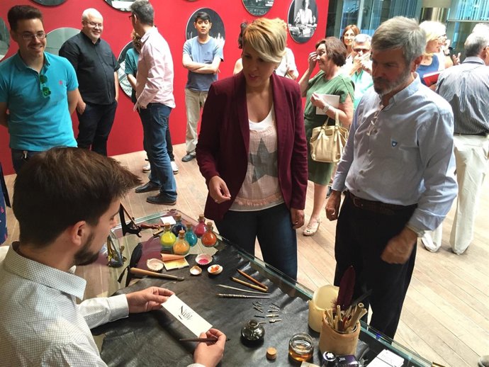 Arroyo junto al calígrafo Francisco Gutiérrez