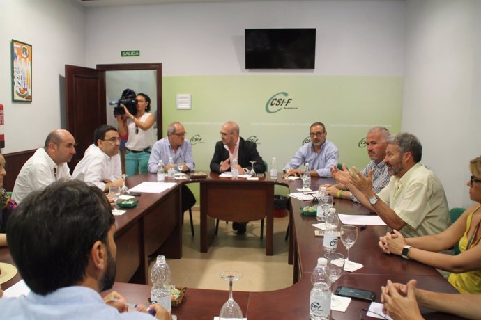 El PSOE-A presenta su programa electoral en un encuentro con CSIF