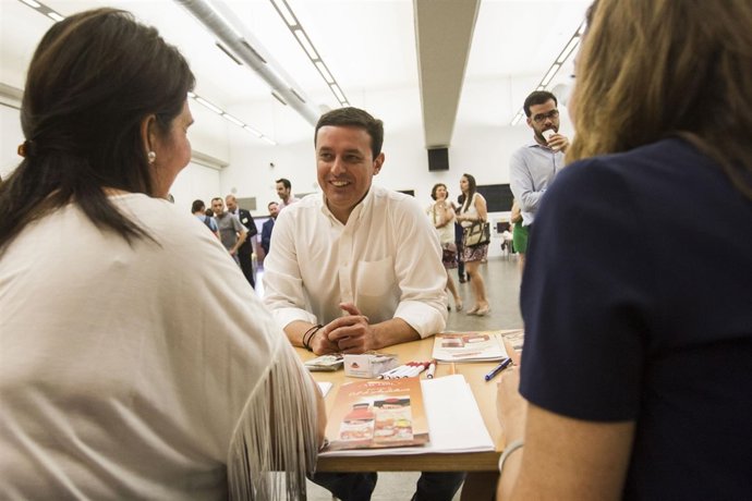 El vicepresidente, Javier Aureliano García, ha visitado la feria.