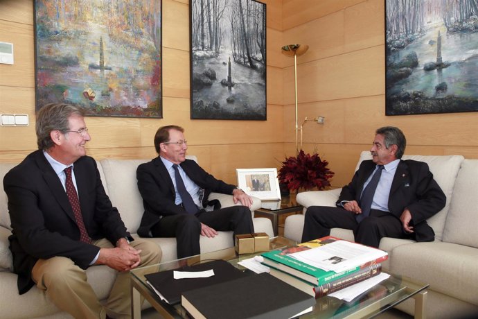 Revilla se reúne con el embajador de Finlandia