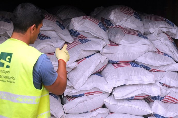 Ayuda Humanitaria En El Puerto De La Luz Y De Las Palmas