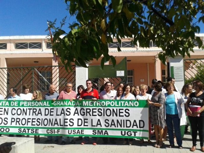 Concentración contra agresión a profesional sanitaria