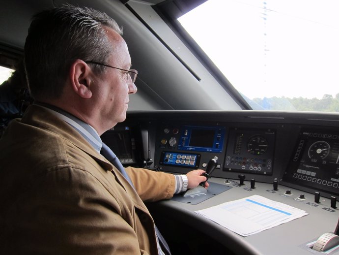 Maquinista Jefe De Tren De Un AVANT 114 De Renfe