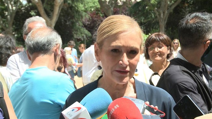 Cifuentes asegura que en el PP nadie cuestiona "el liderazgo de Rajoy"