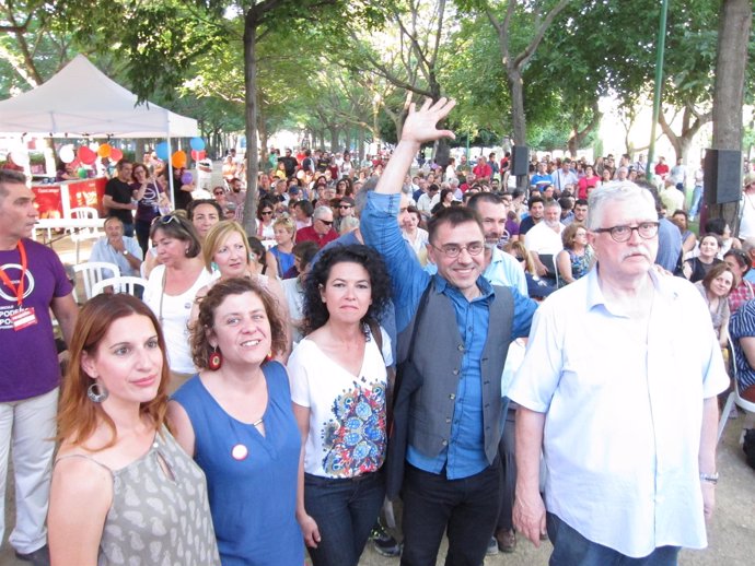 Monedero levanta la mano junto a Monereo, Mora y Doblas