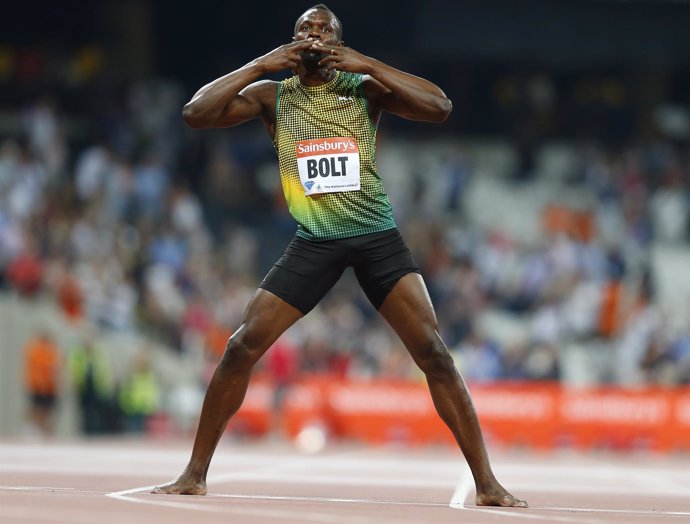 Usain Bolt de Jamaica reacciona después de ganar la carrera masculina de los 100
