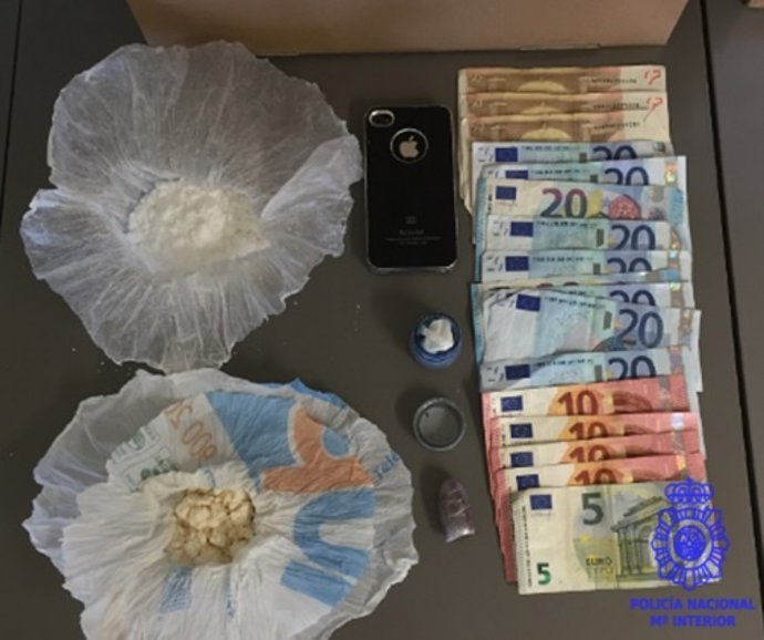 Droga y dinero incautado por la Policía