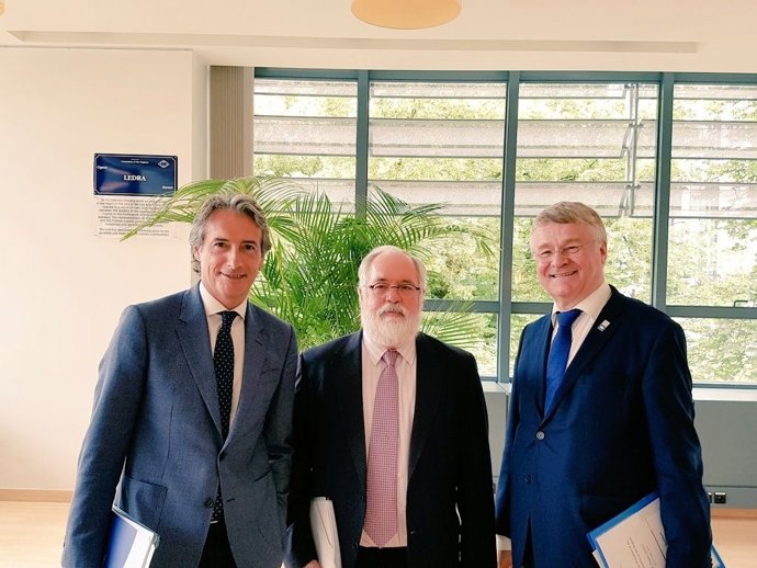 De la Serna se reúne con Arias Cañete