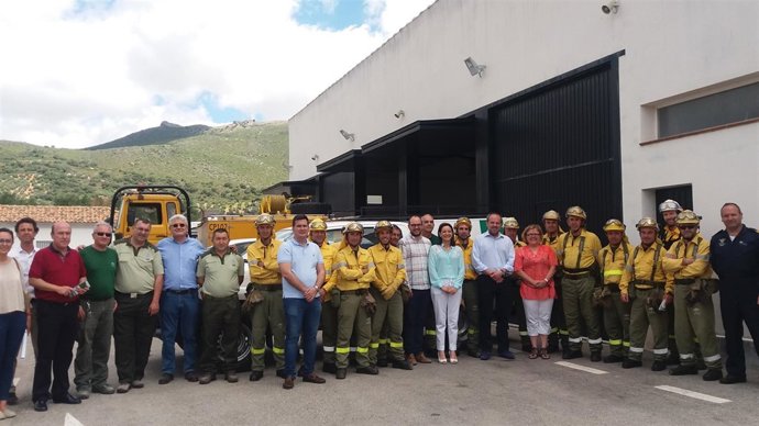 Crespín y Algar (centro) en la visita al Cedefo de Carcabuey