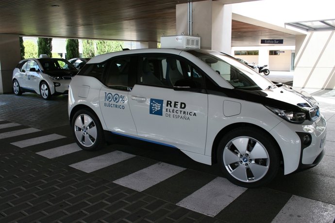 Vehículo eléctrico en la sede de REE