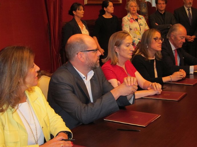Beatriz Mato, Martiño Noriega, Ana Pastor, Ethel Vázquez y Gonzalo Ferre