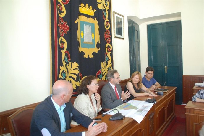 El consejero de Fomento presenta el Área Logística de Níjar