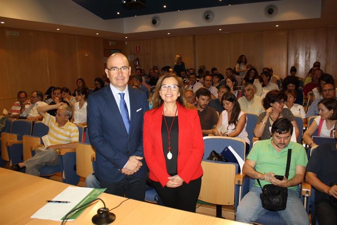 Carmona (izda.) al inicio de la jornada