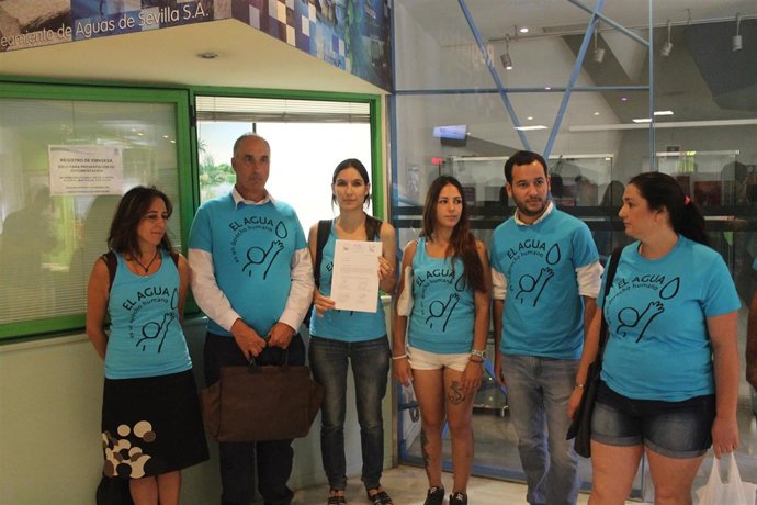 Entrega del documento en Emasesa.