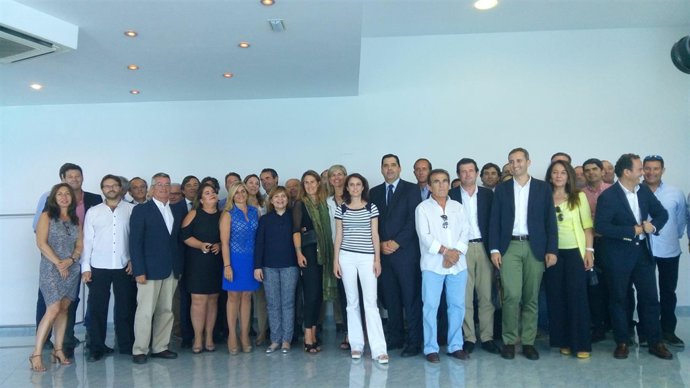 Bonig junto a Andrea Levy, antes del inicio del almuerzo en Alicante