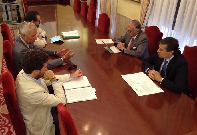 Perez Viguera con la Asociación de Hoteles