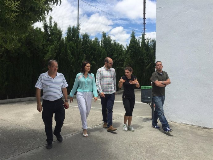 Crespín (2ª izda.) en la visita a Carcabuey