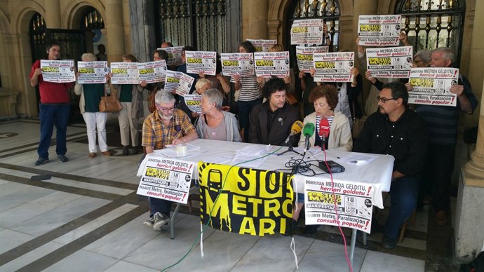 (INFO) Donostian METROARI STOP MANIFESTUA/ PERSONALIDADES Publican Manifiesto