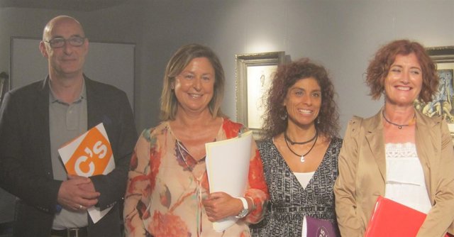 Candidatos de C's,   PP, Unidos Podemos y PSOE antes del debate en Uneatlántico