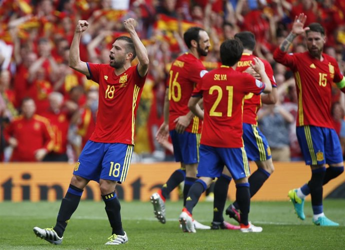 Jordi Alba celebra un con con la selección española en la Eurocopa