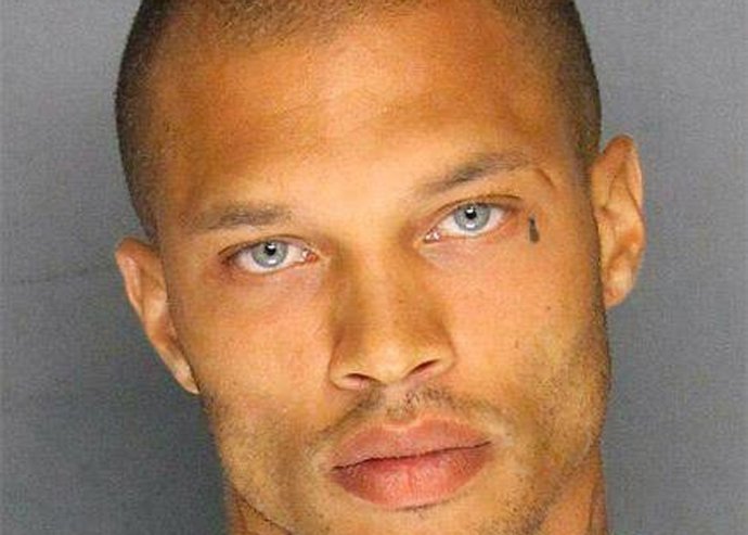 Jeremy Meeks debuta como modelo tras salir de prisión