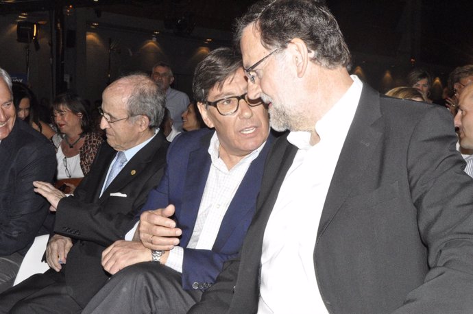 Rajoy junto a Arturo Aliaga en un mitin en Zaragoza