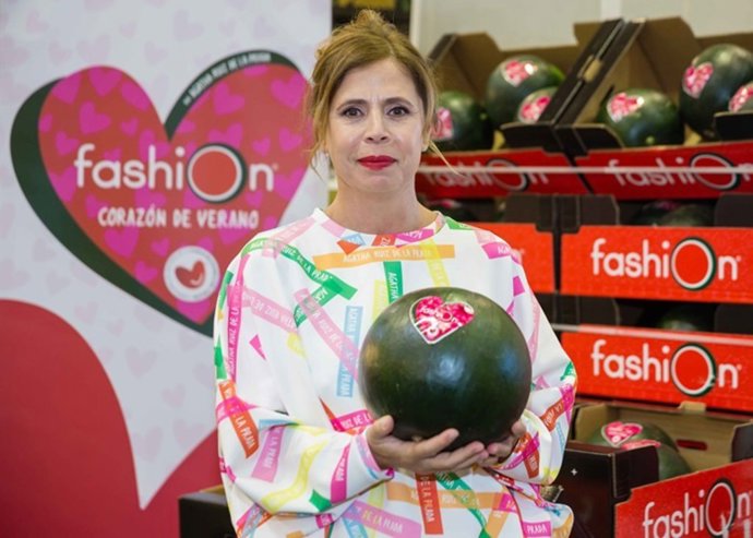 Agatha Ruiz de la Prado diseña la nueva etiqueta de la marca