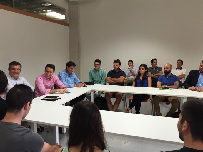 Reunión con jóvenes