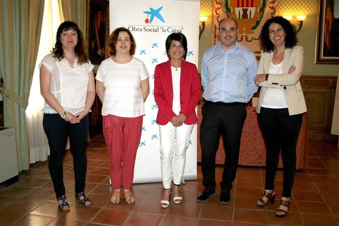 La Obra Social 'la Caixa' renueva en Alcañiz la campaña 'Ningún niño sin gafas'