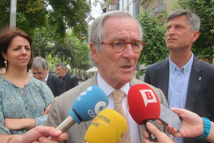  Xavier Trias (Ciu), Con Los Concejales Jordi Martí Y Francina Vila