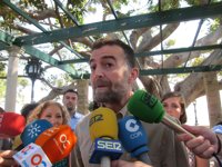 Maíllo critica la "constante franquista" de "envolverse en la bandera contra Gibraltar"