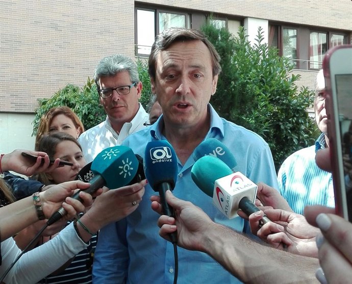 Rafael Hernando, hoy ante los medios