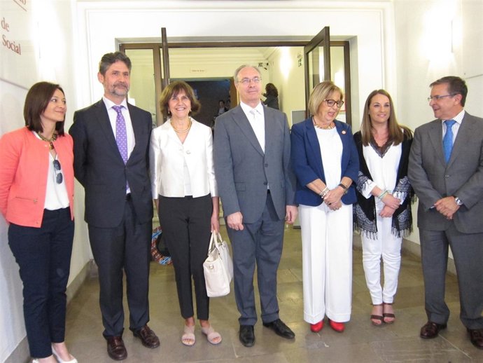 Durán (centro), entre De la Calle (dcha.) y Fernández y Cañadilla (izda.)