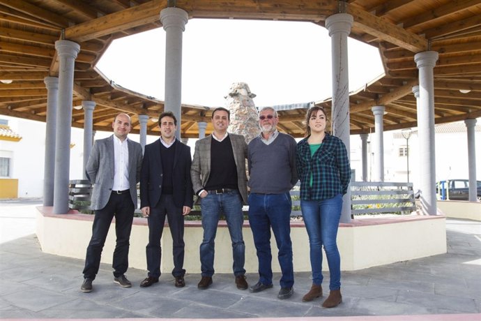 El PFEA dinamiza el empleo y genera inversión en los pequeños municipios.