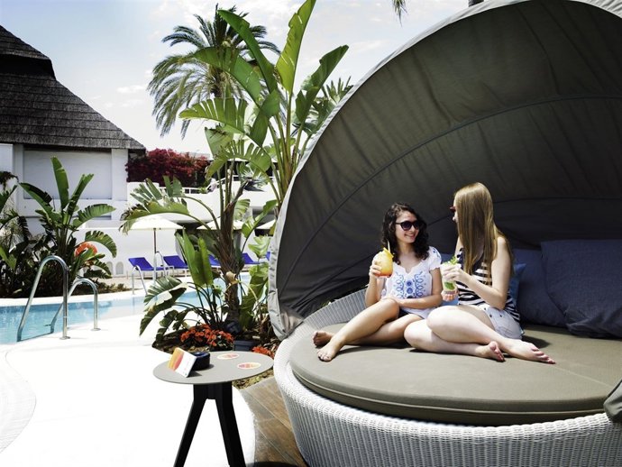 Piscina Orange Beach Club Marbella